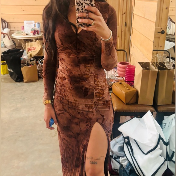 Womens Lulu Dress - Picture 2 of 4